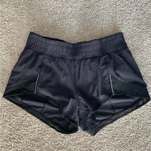 Lululemon black low rise athletic shorts 2.5” size 4